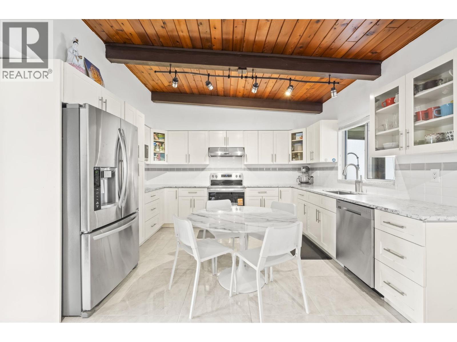 39 MOTT CRESCENT, New Westminster