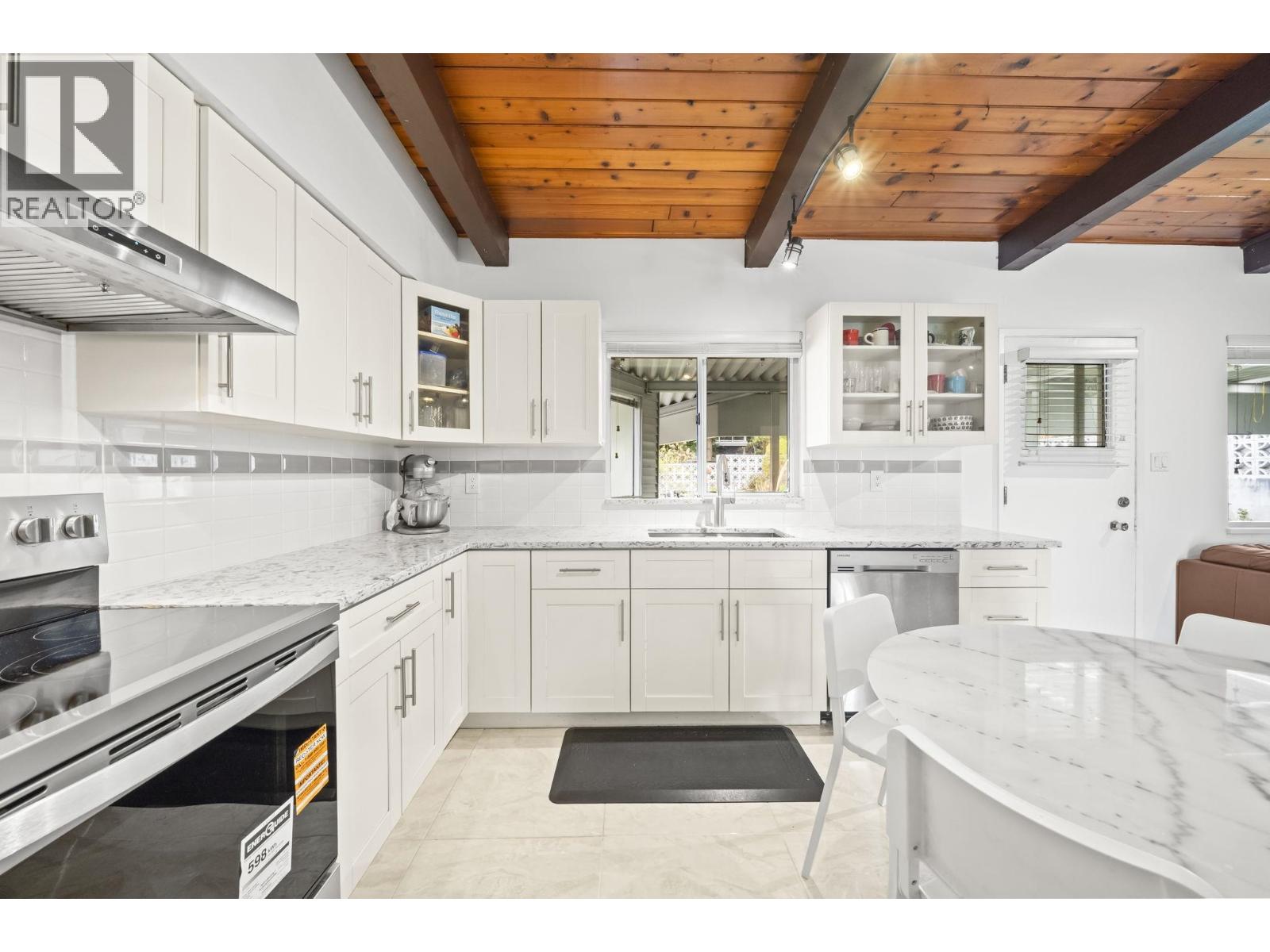 39 MOTT CRESCENT, New Westminster