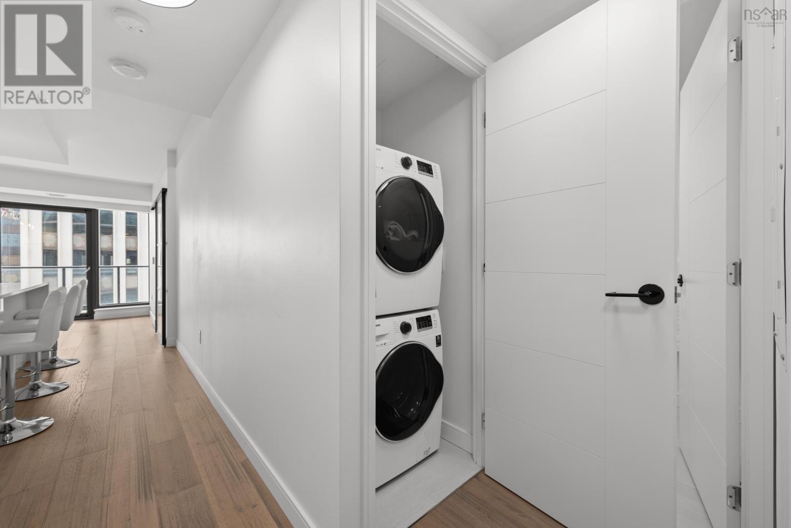 Property 17 of 35 of 1006 1650 Granville Street