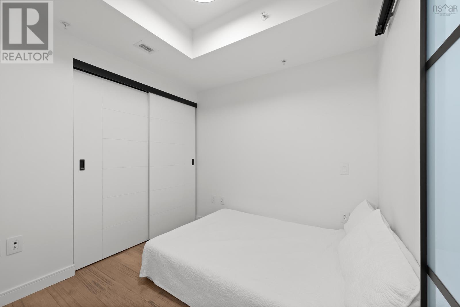 Property 13 of 35 of 1006 1650 Granville Street