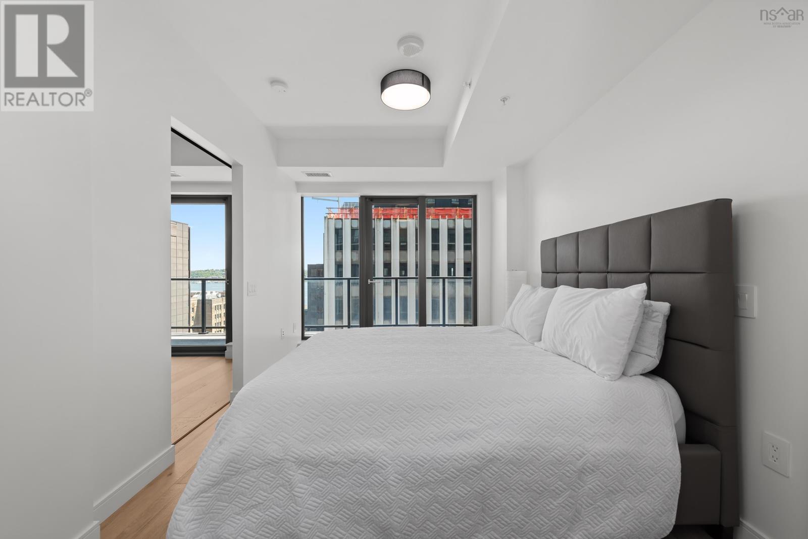 Property 10 of 35 of 1006 1650 Granville Street