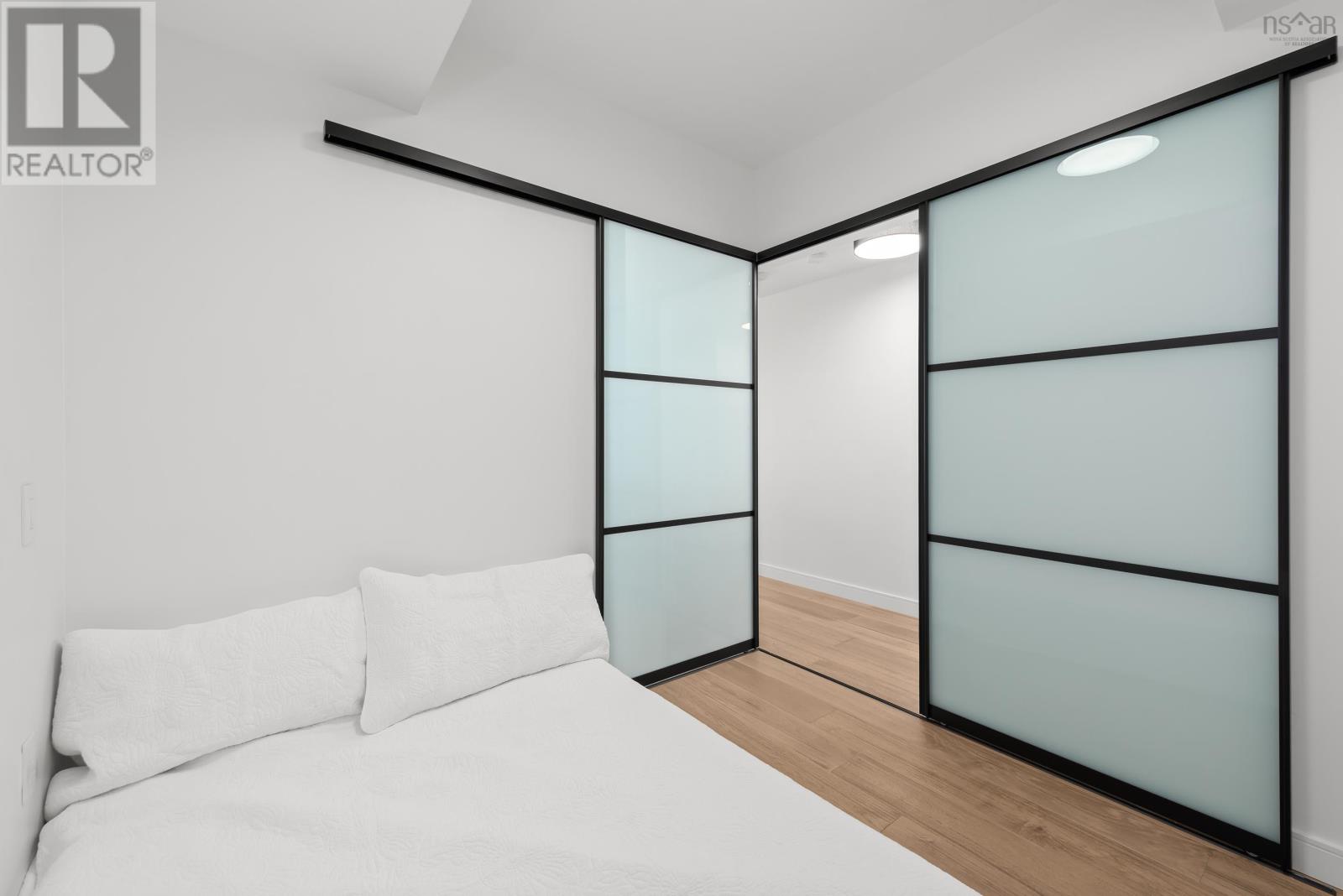 Property 14 of 35 of 1006 1650 Granville Street