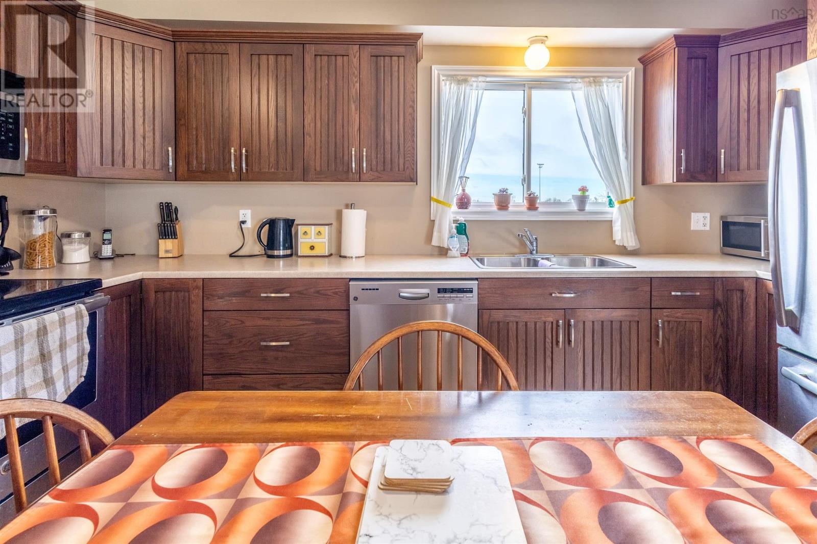 Property 17 of 39 of 661 Willow Street