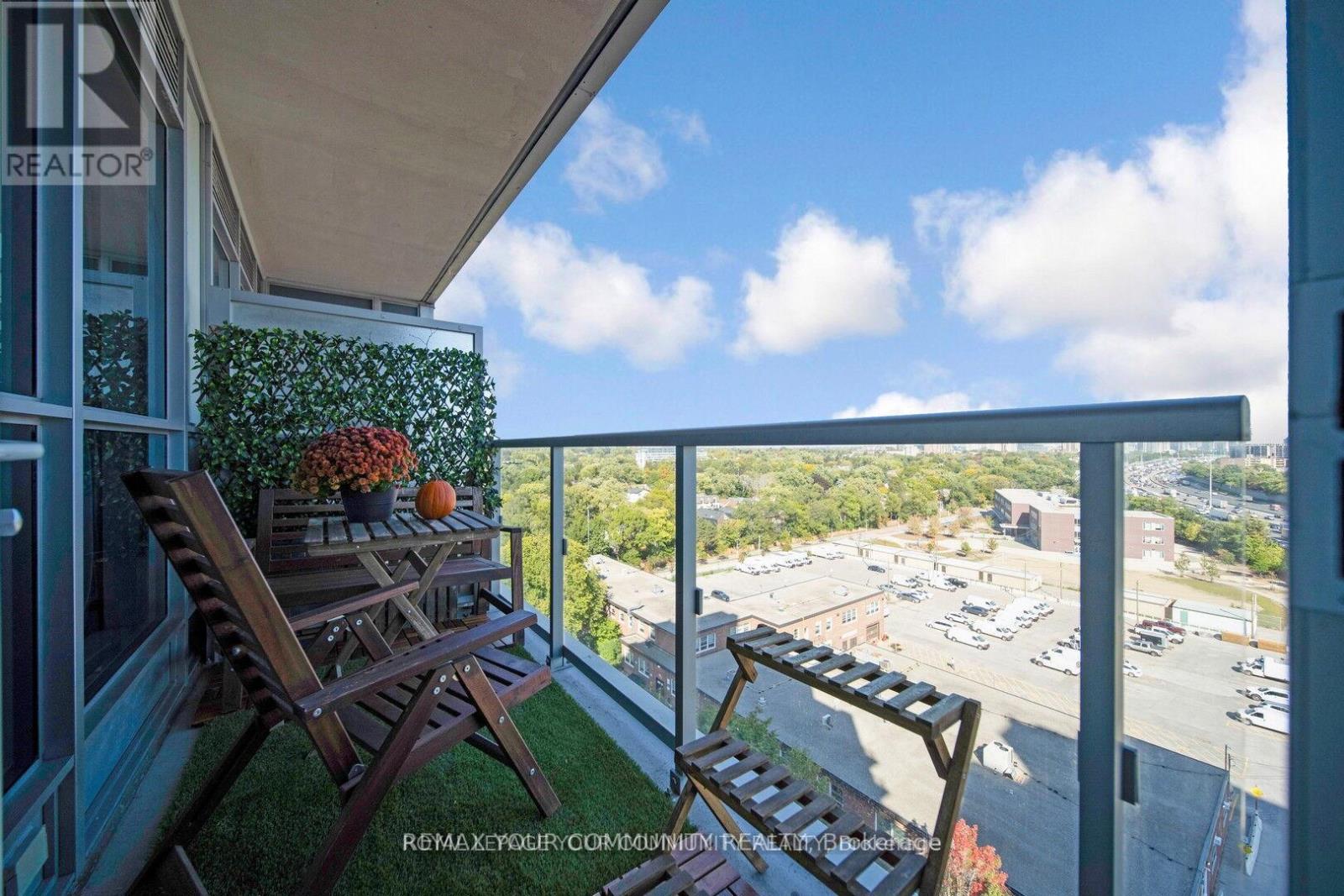 #1129 120 HARRISON GARDEN BOULEVARD - 37