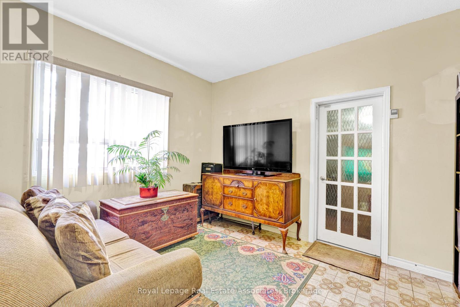 101 DOVERCOURT ROAD - 11