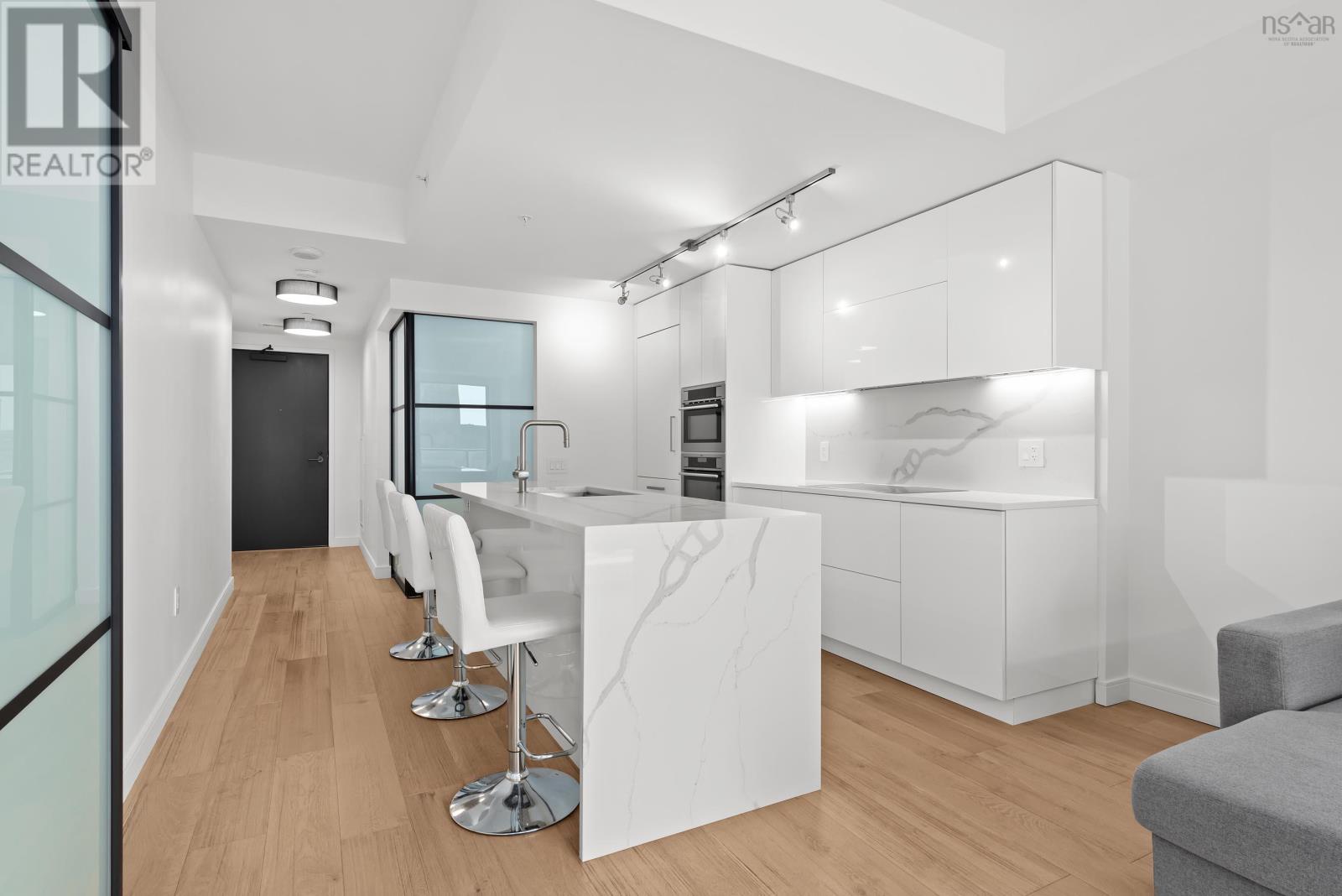 Property 4 of 35 of 1006 1650 Granville Street