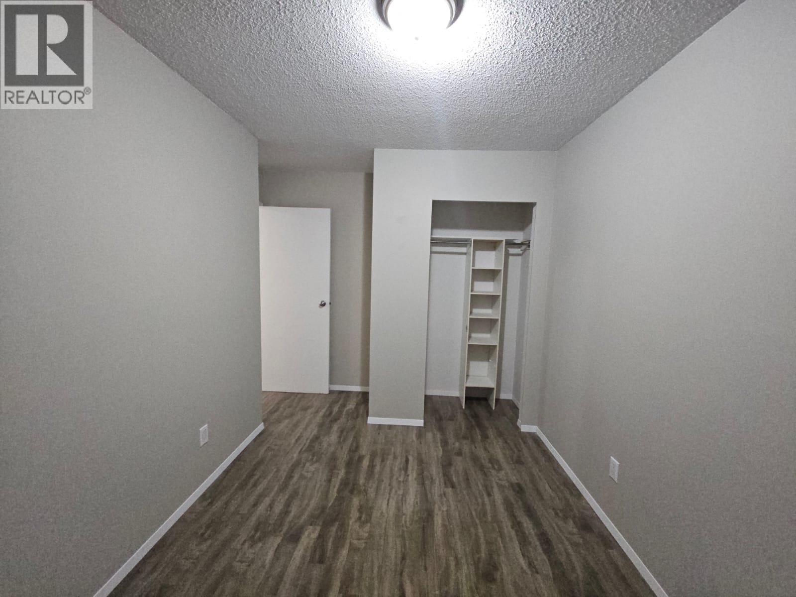 4801 52 Avenue SW - 17