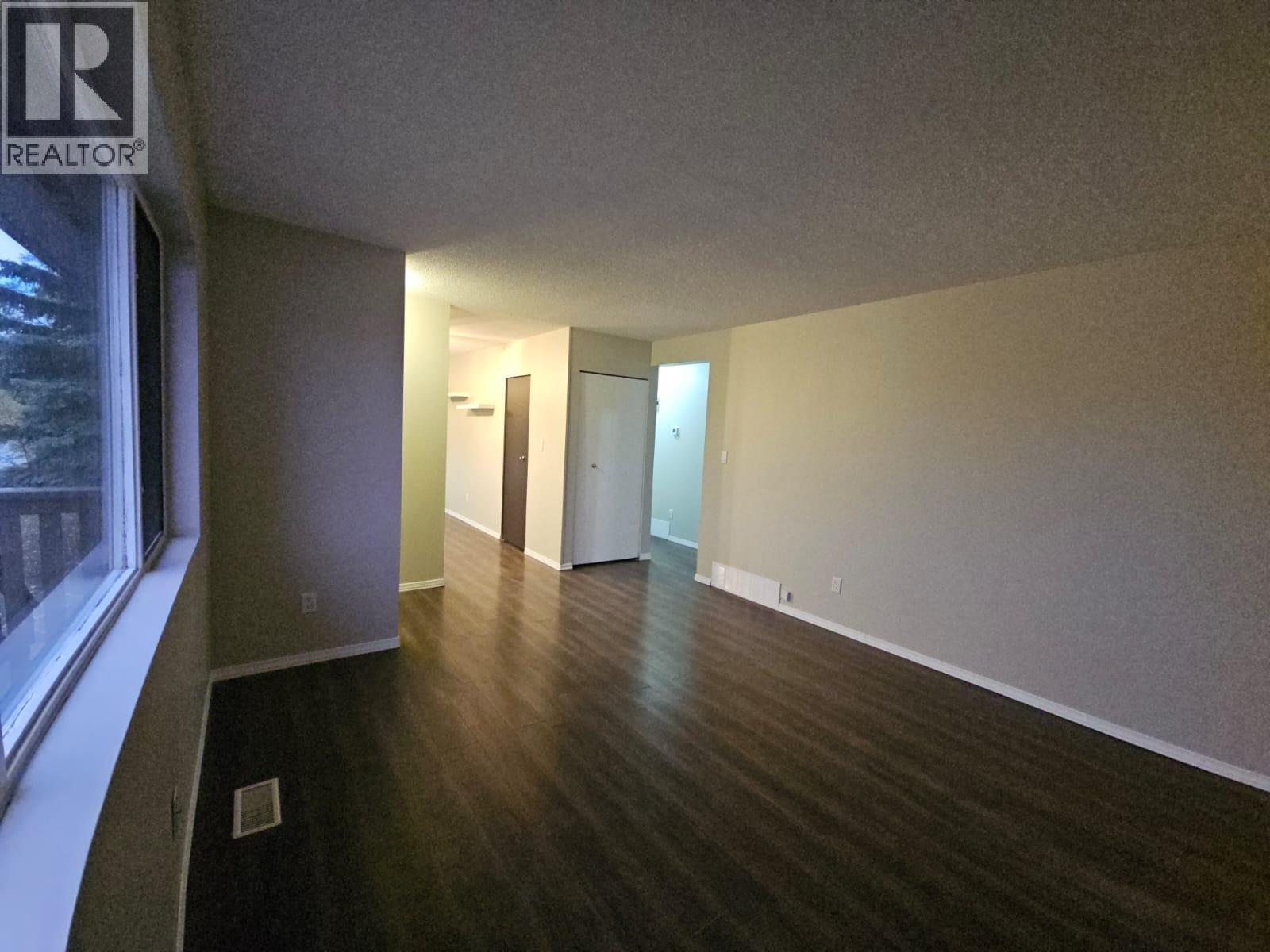 4801 52 Avenue SW - 8