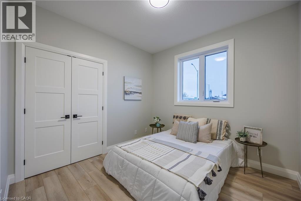 373 ARGYLE AVENUE - 14