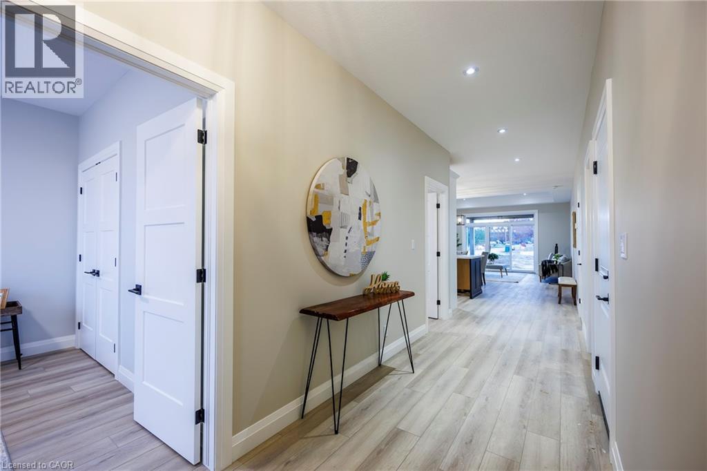373 ARGYLE AVENUE - 4