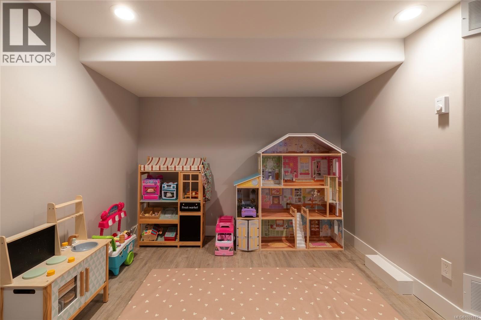 2275 ALLENBY ST - 28