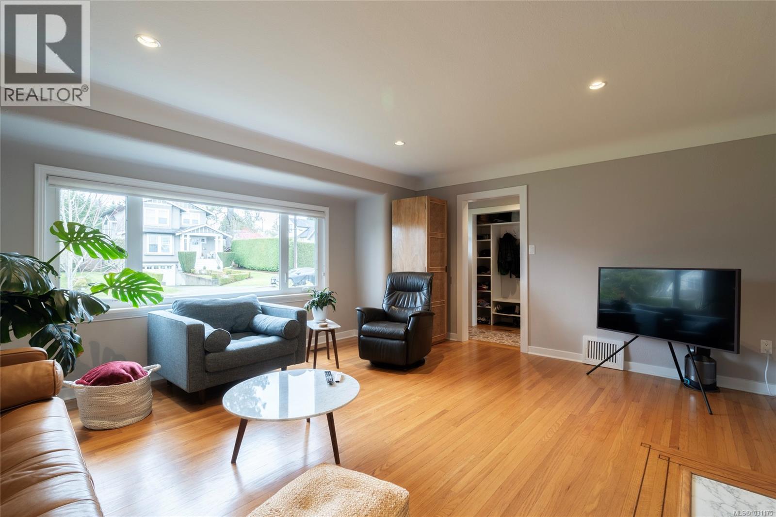 2275 ALLENBY ST - 17