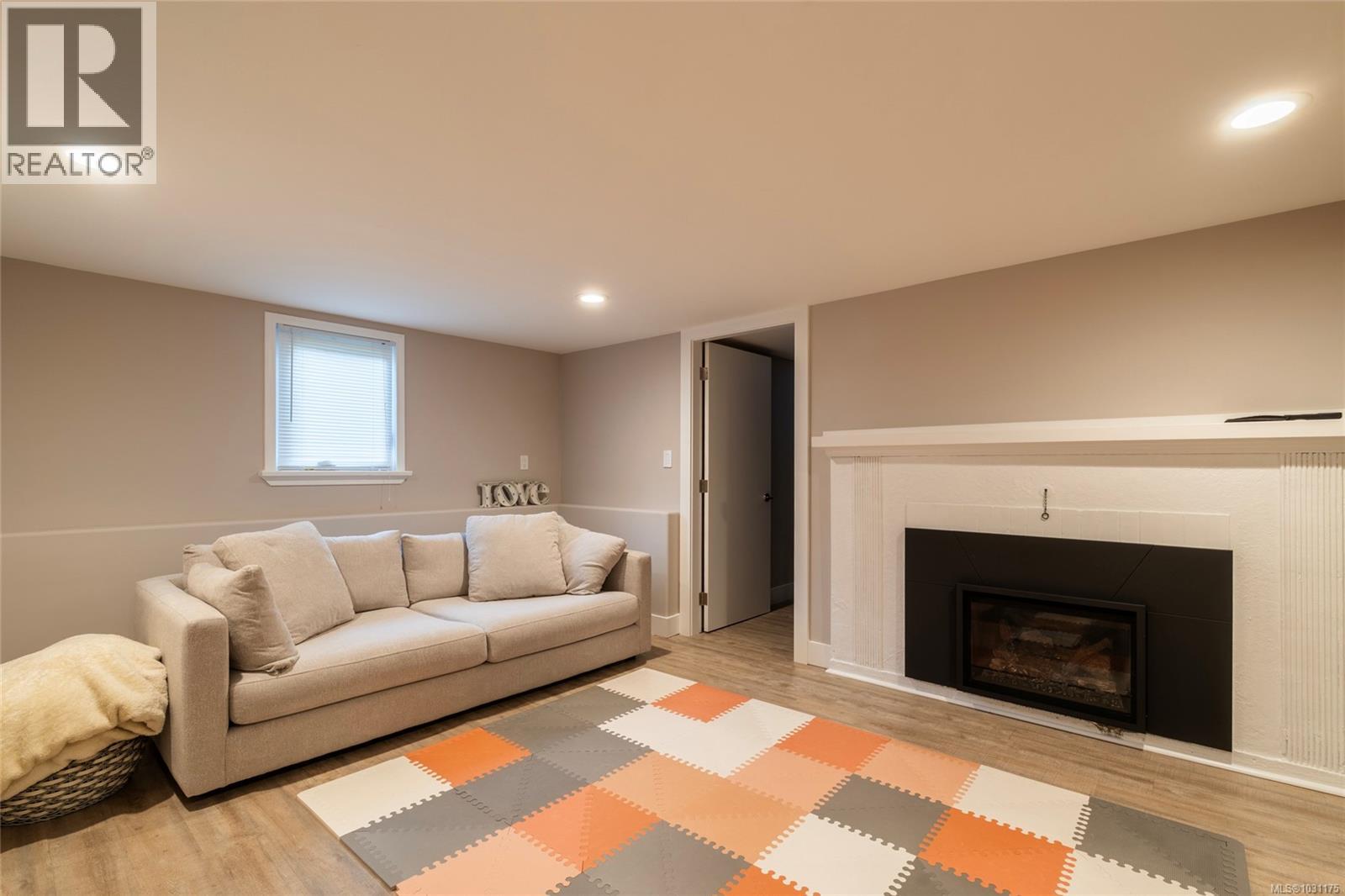 2275 ALLENBY ST - 24