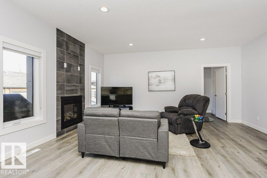 #33 4517 190A ST NW, Edmonton