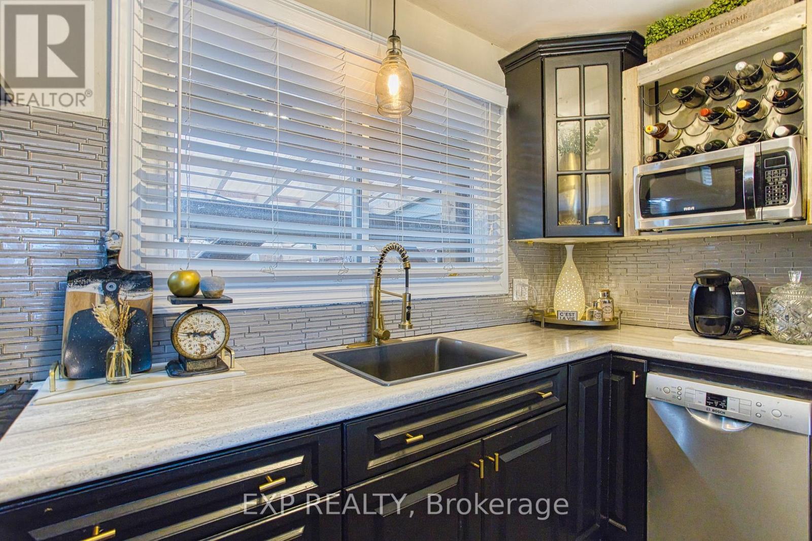 4504 QUEENSWAY GARDENS - 19