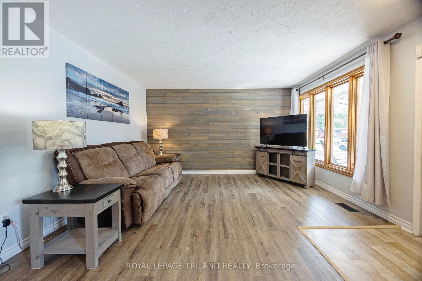107 SUSAN AVENUE - 7
