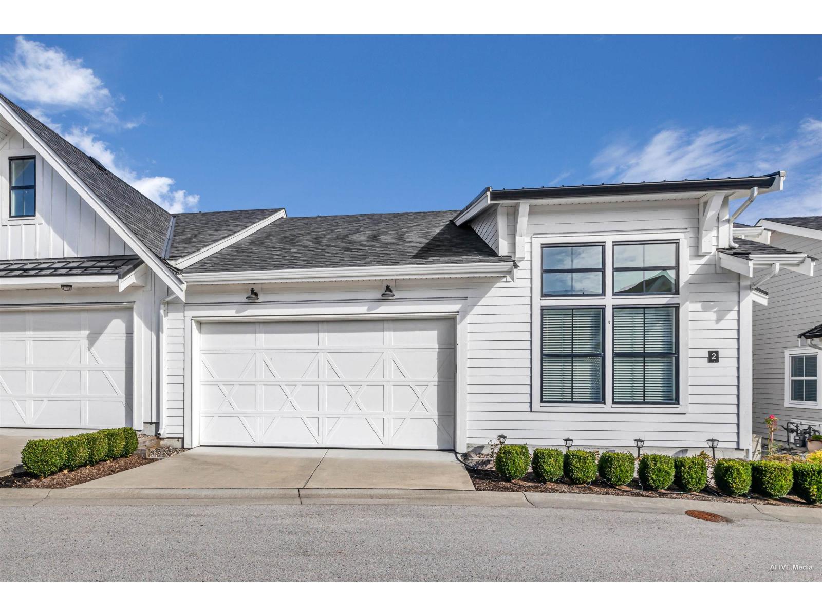 2 5528 148 STREET, Surrey