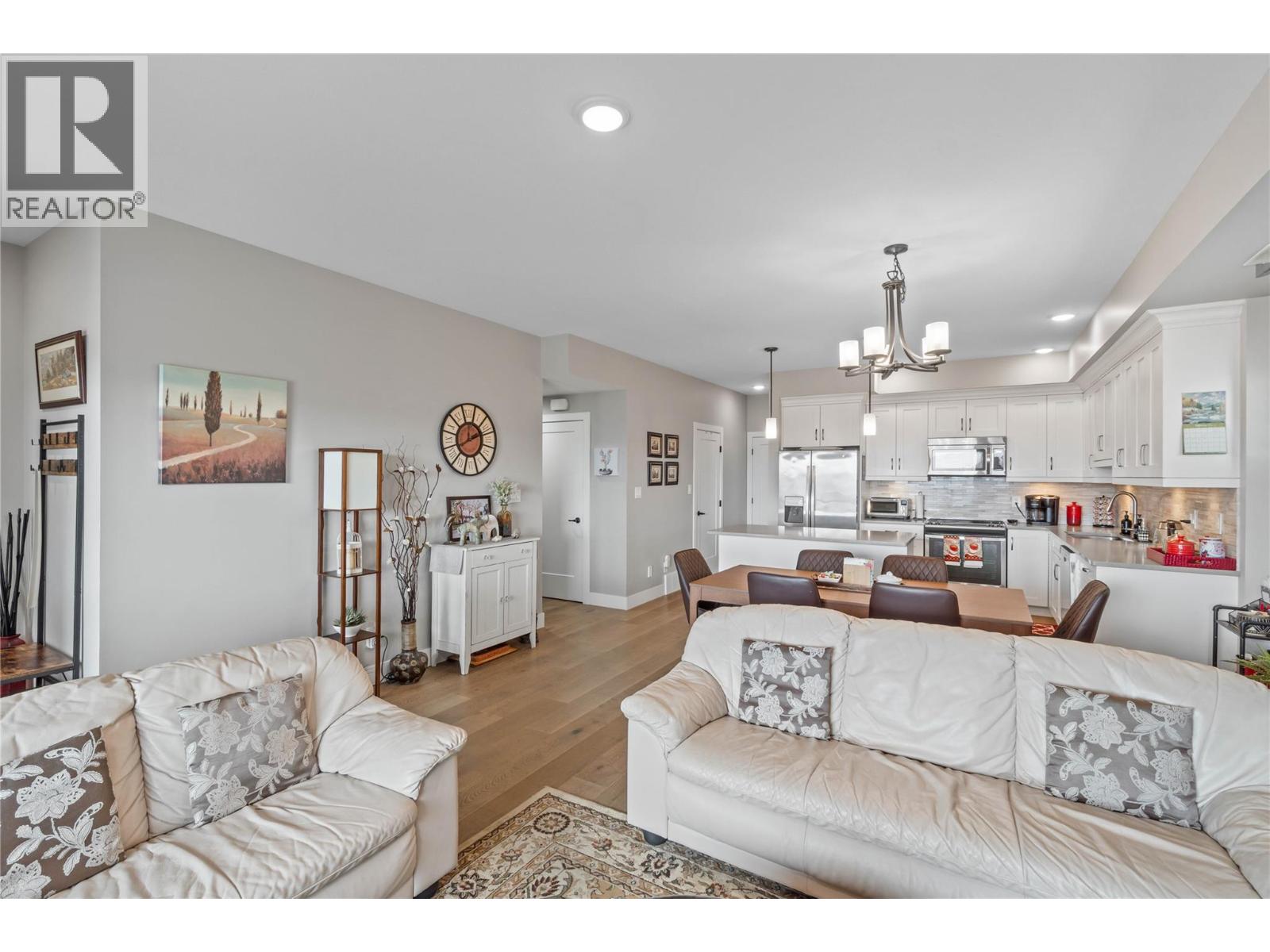 #27 2171 VAN HORNE Drive - 1