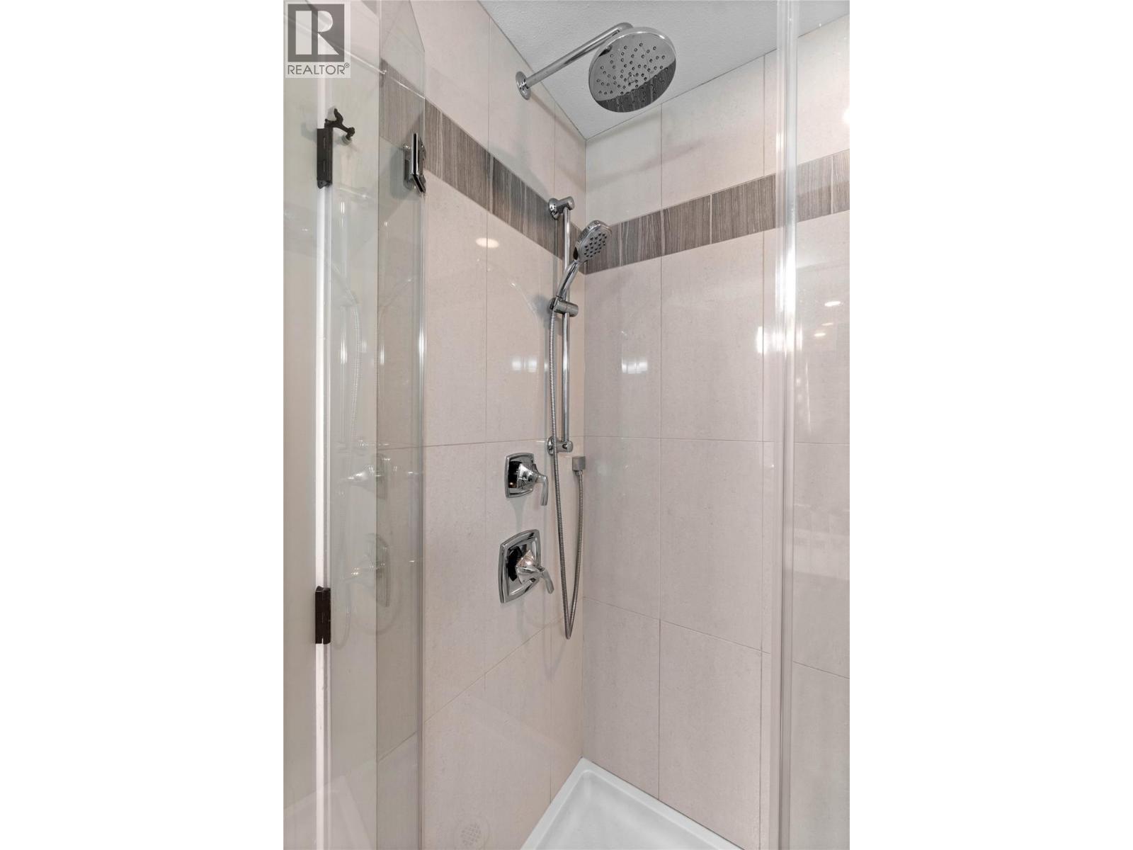 #27 2171 VAN HORNE Drive - 16