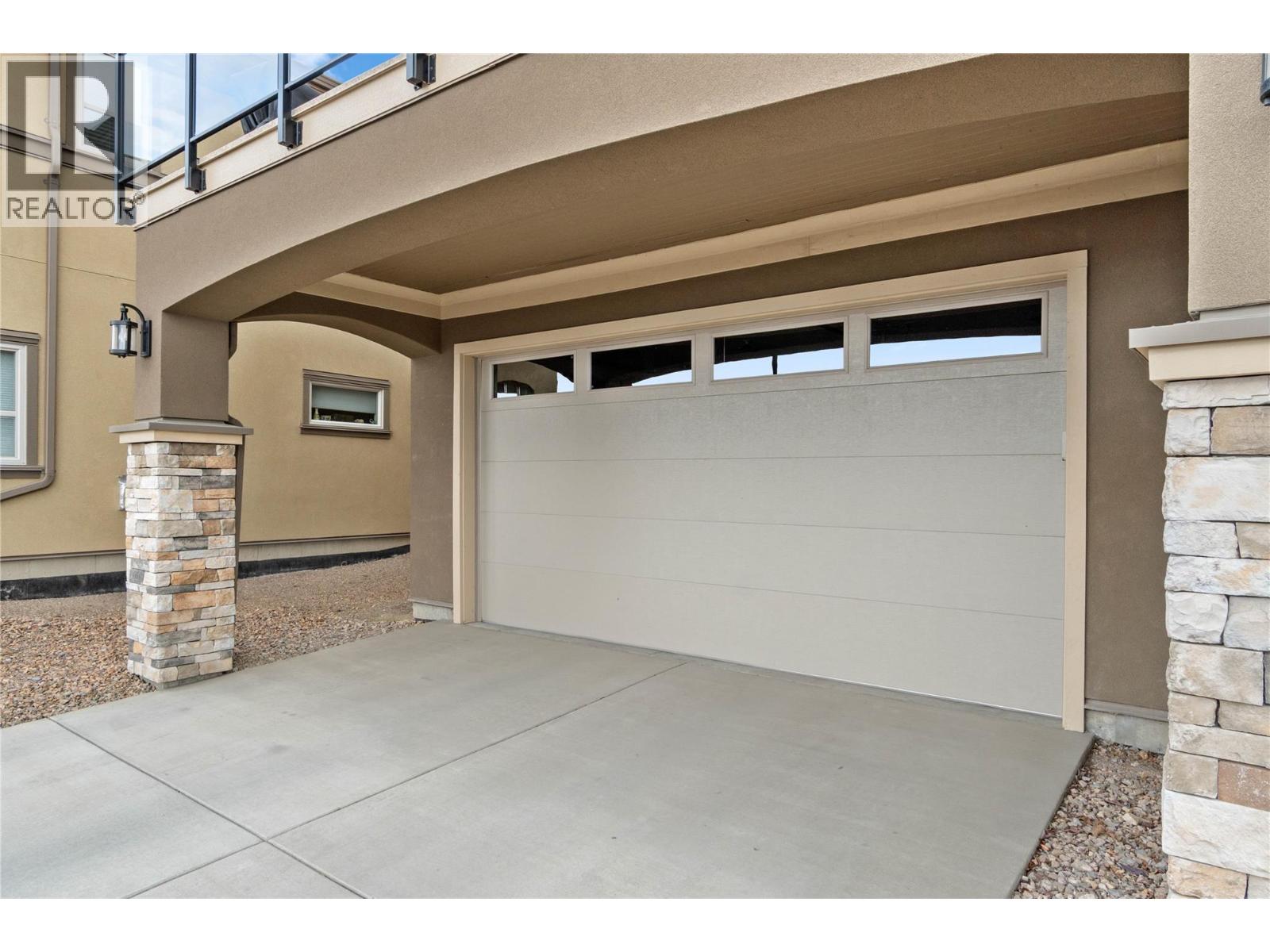 #27 2171 VAN HORNE Drive - 23