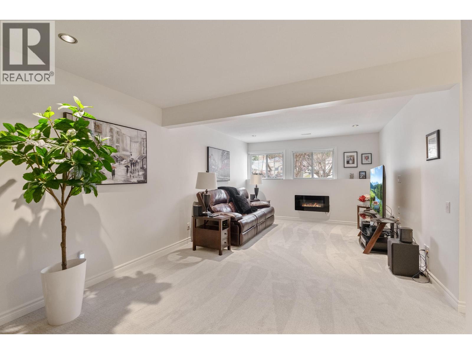 393 Rio Drive S, Kelowna