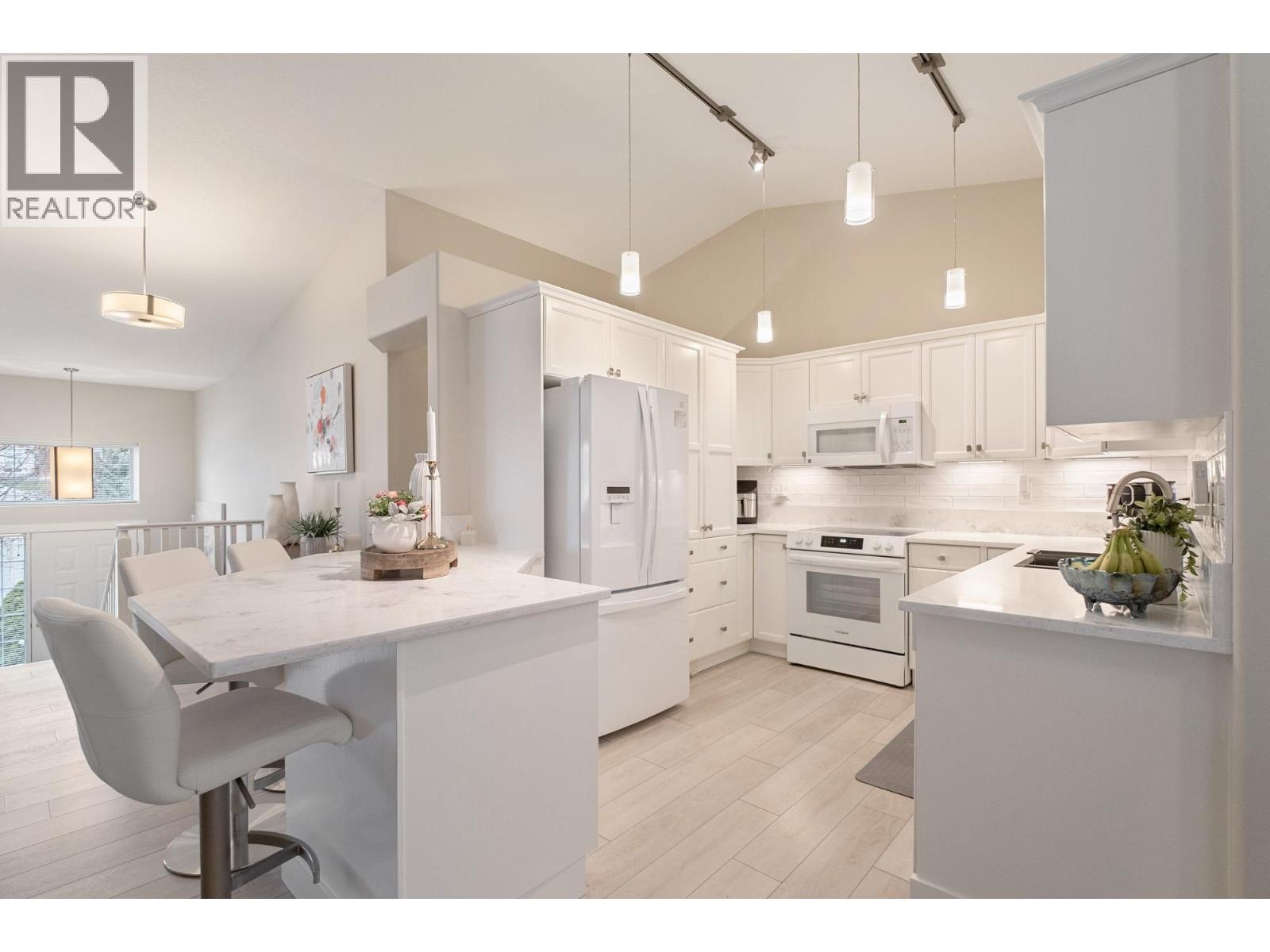 393 Rio Drive S, Kelowna