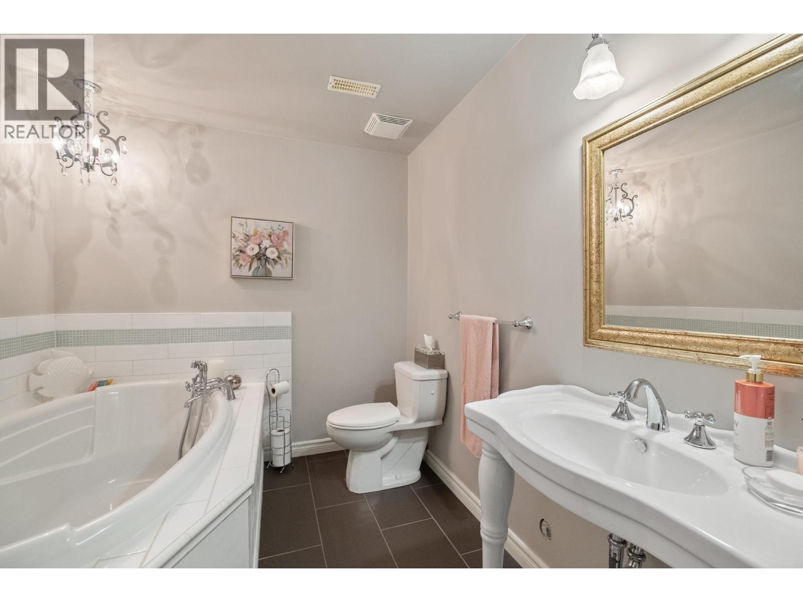 393 Rio Drive S, Kelowna