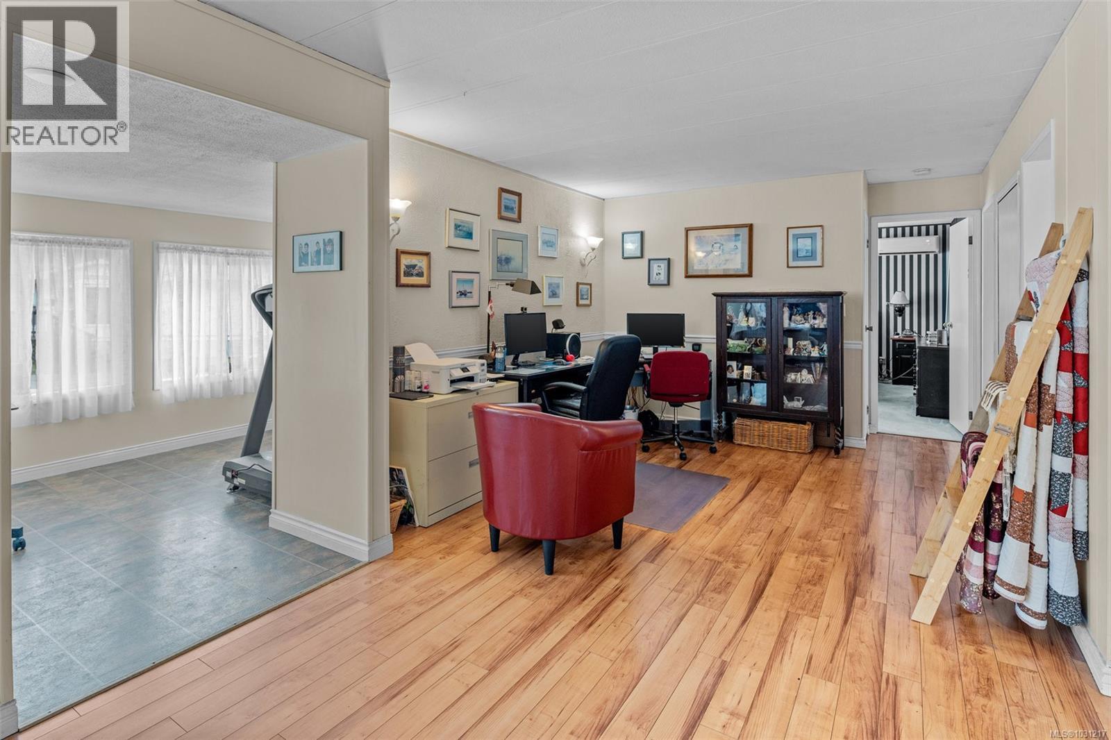 #3 2607 Selwyn Rd - 5