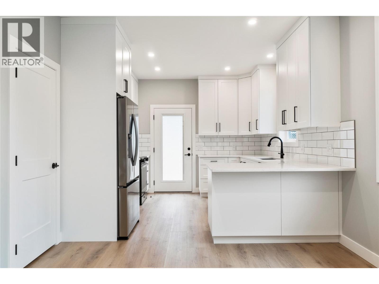 #14 1330 10 Street SW - 3