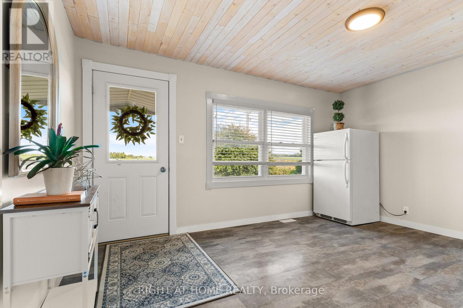 5803 26 HIGHWAY - 5
