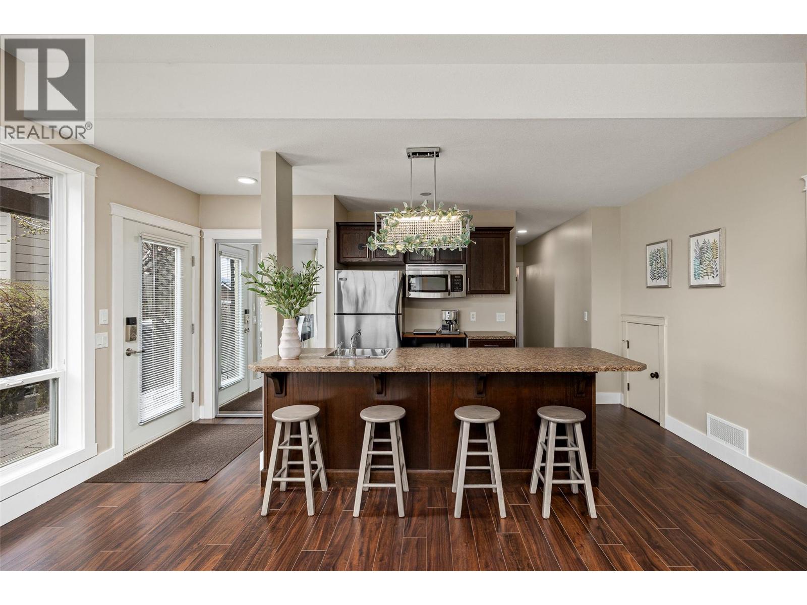  2584 Lucinde Road, West Kelowna