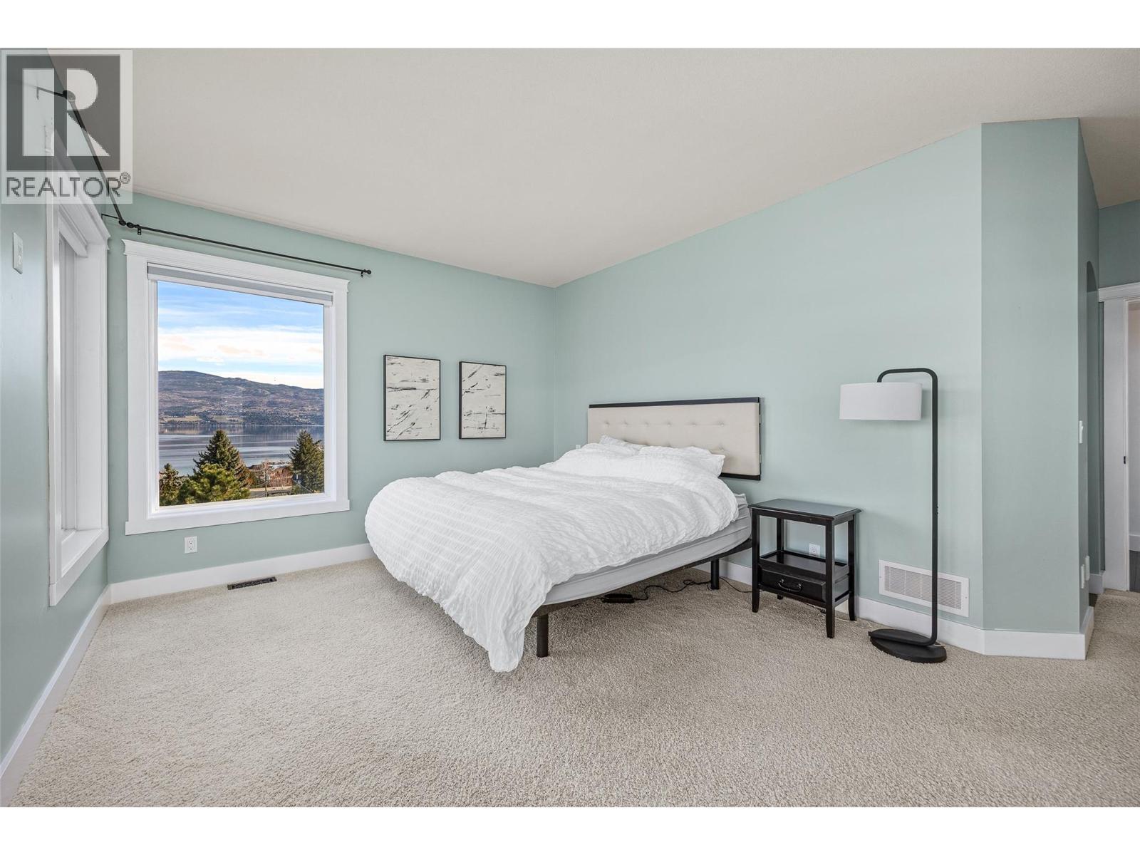  2584 Lucinde Road, West Kelowna