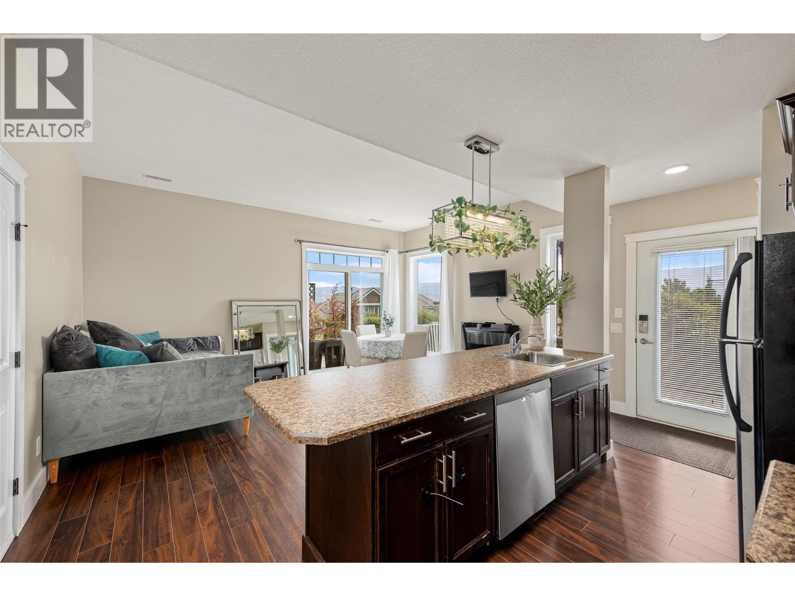  2584 Lucinde Road, West Kelowna