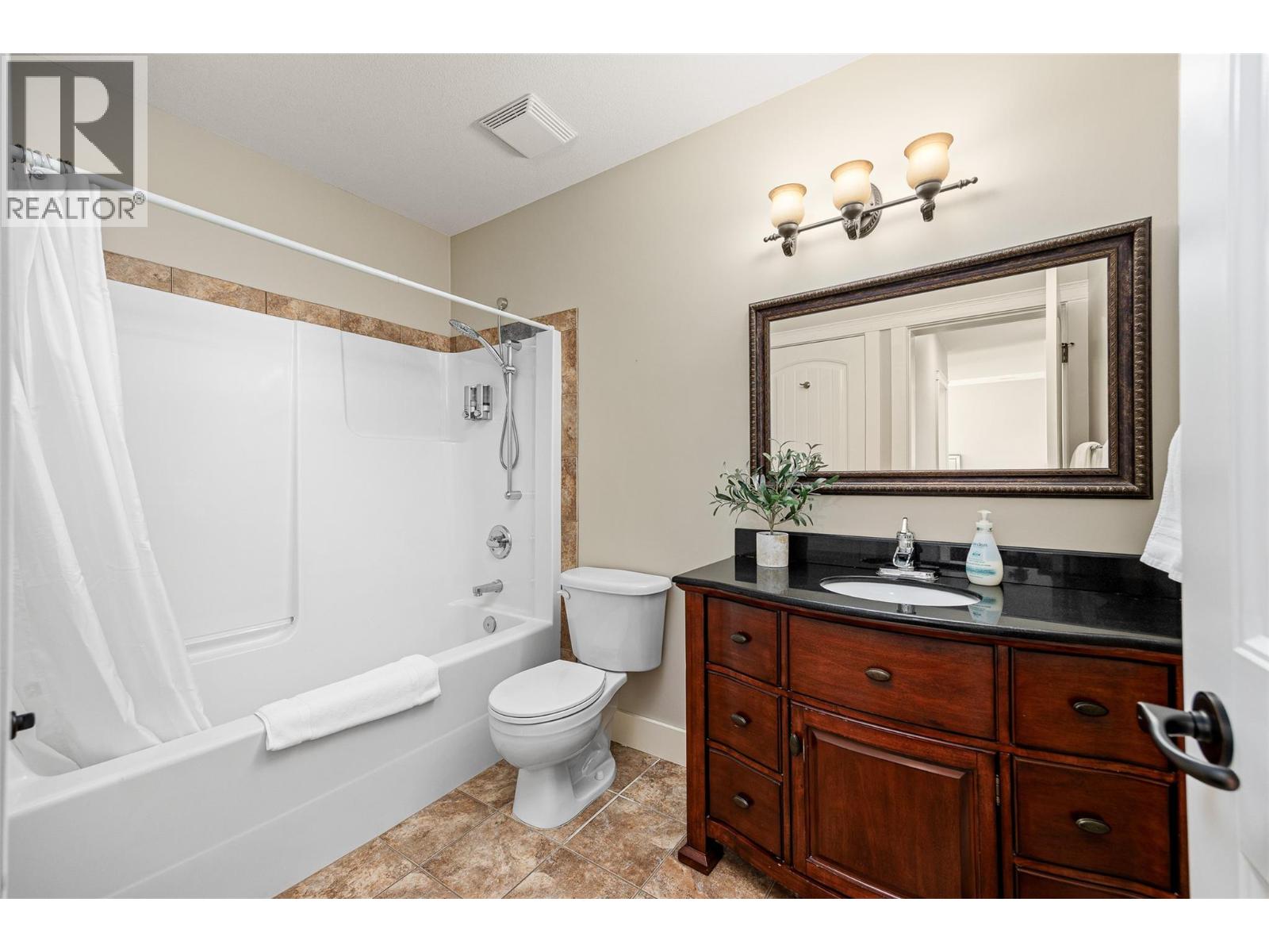  2584 Lucinde Road, West Kelowna