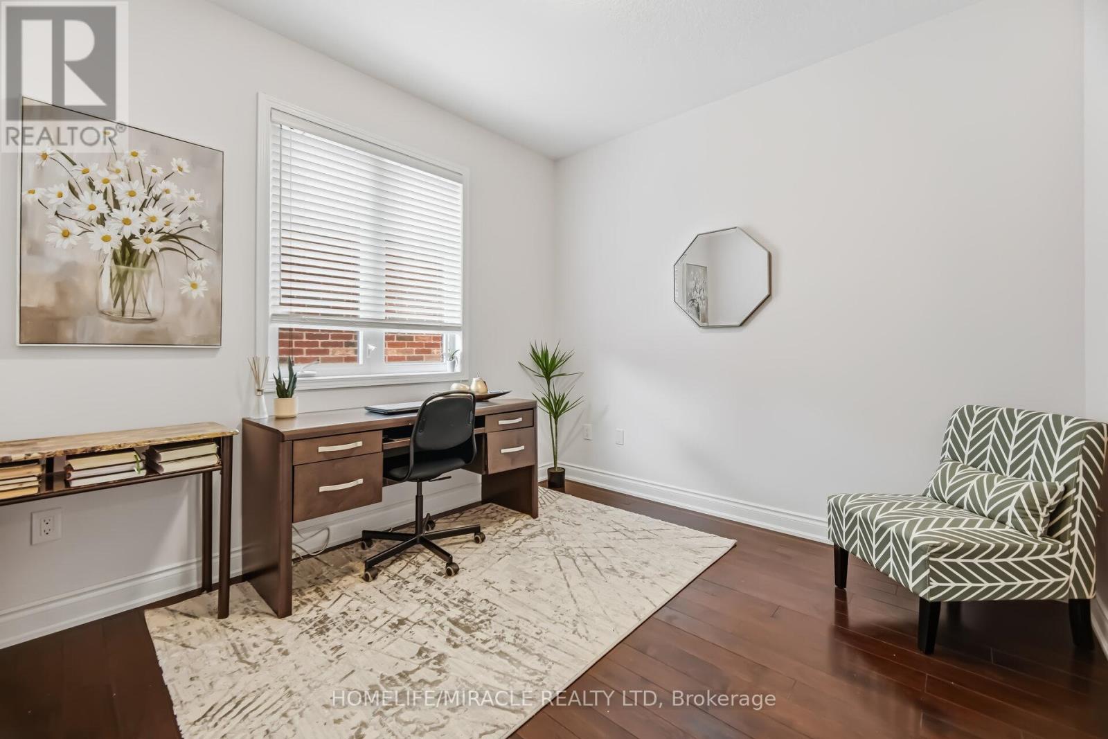 59 APPLE DRIVE - 19