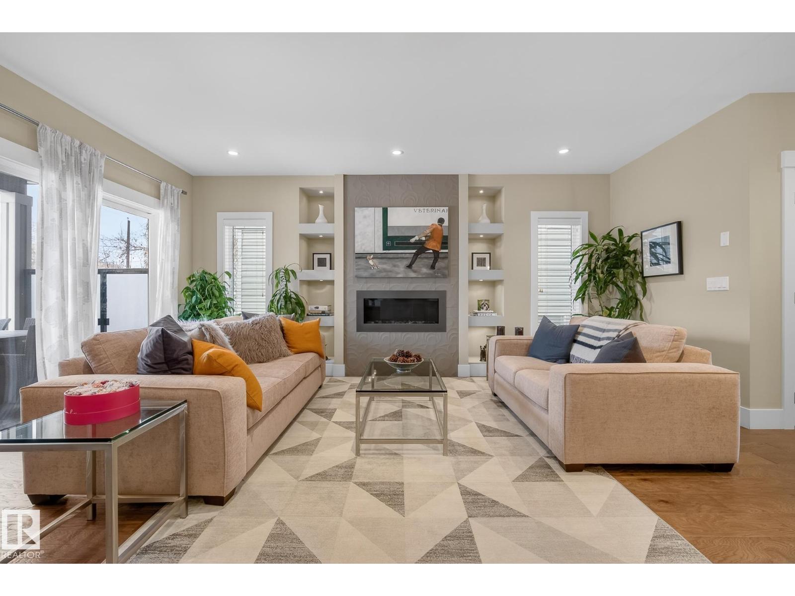 9648 83 AV NW, Edmonton