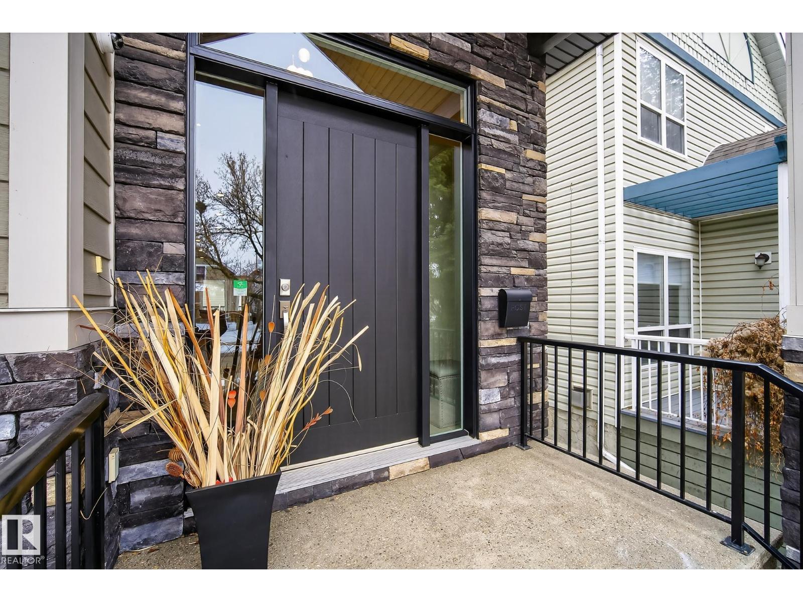 9648 83 AV NW, Edmonton