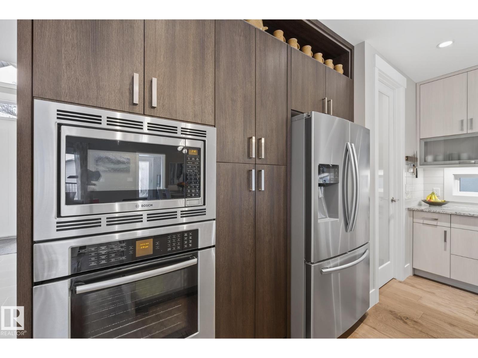 9648 83 AV NW, Edmonton