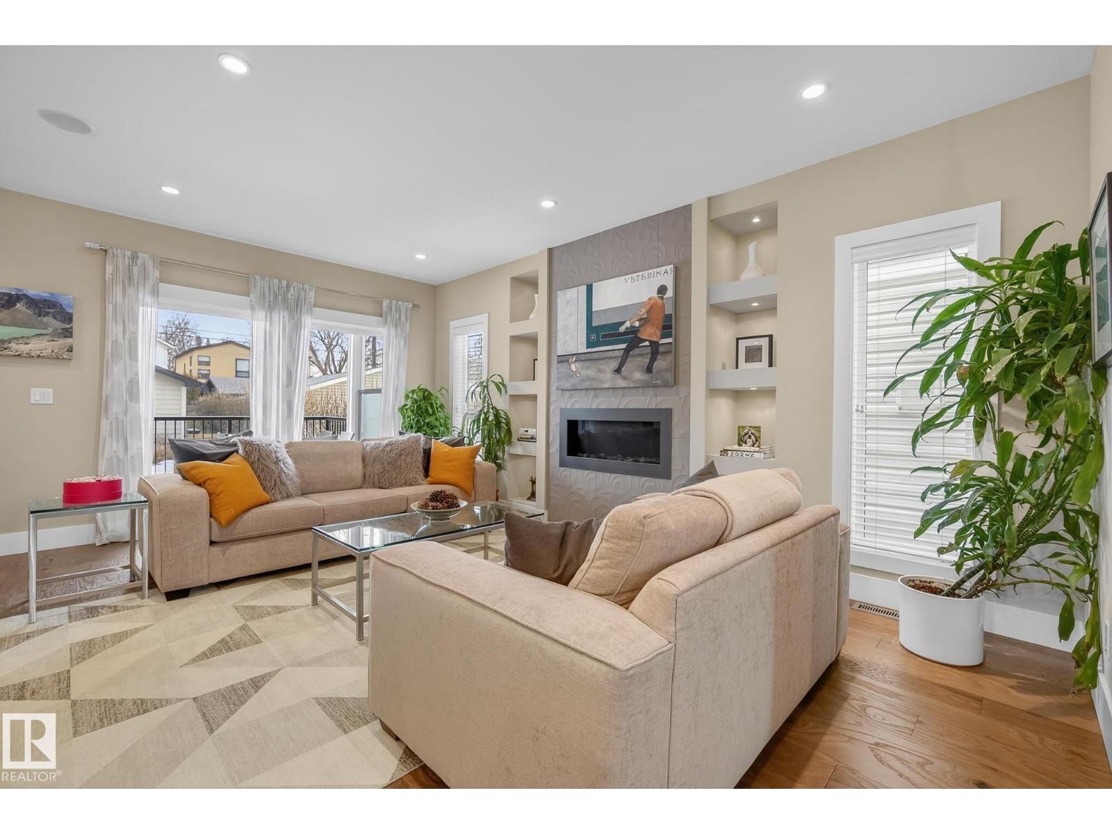 9648 83 AV NW, Edmonton