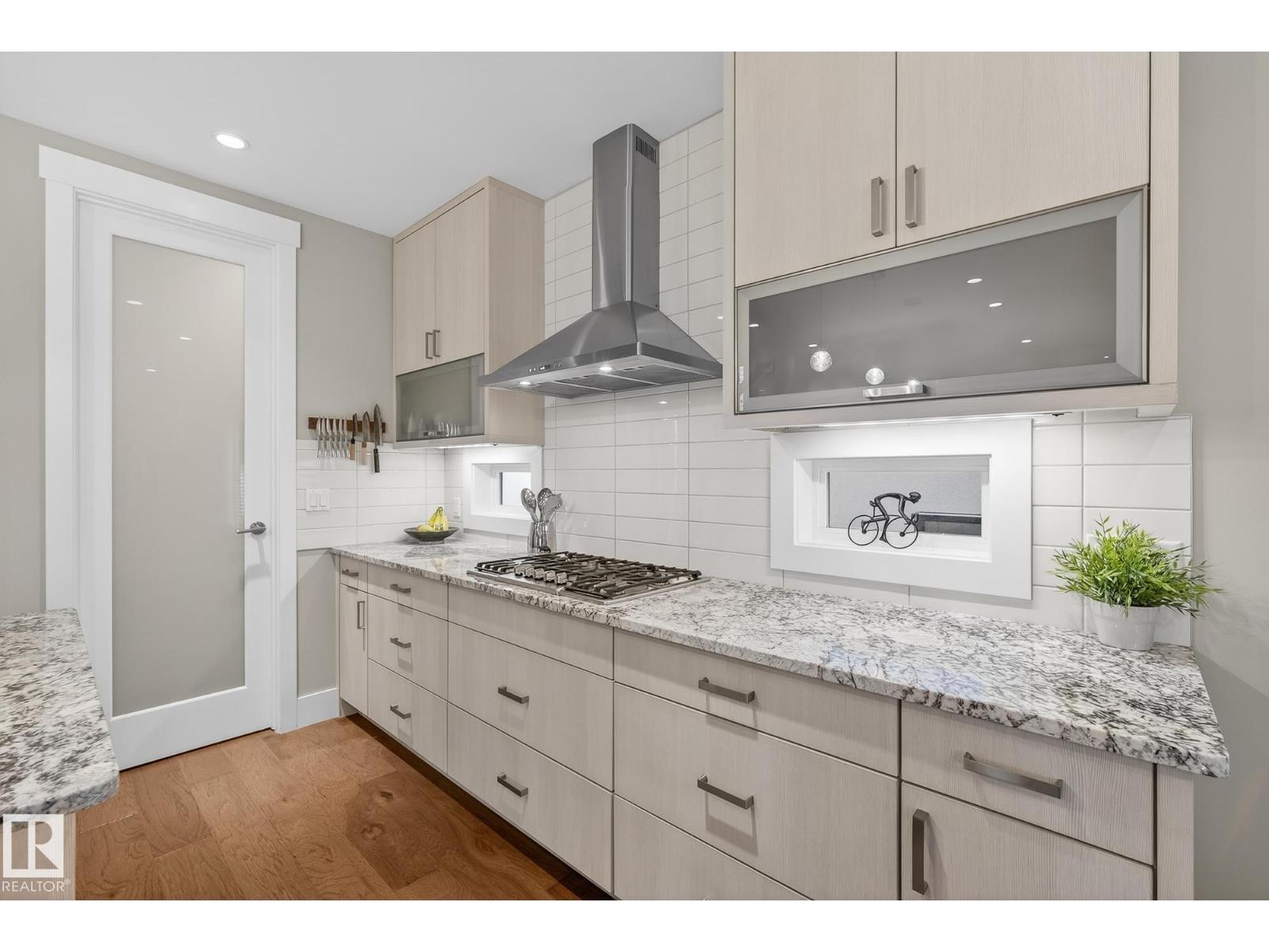 9648 83 AV NW, Edmonton