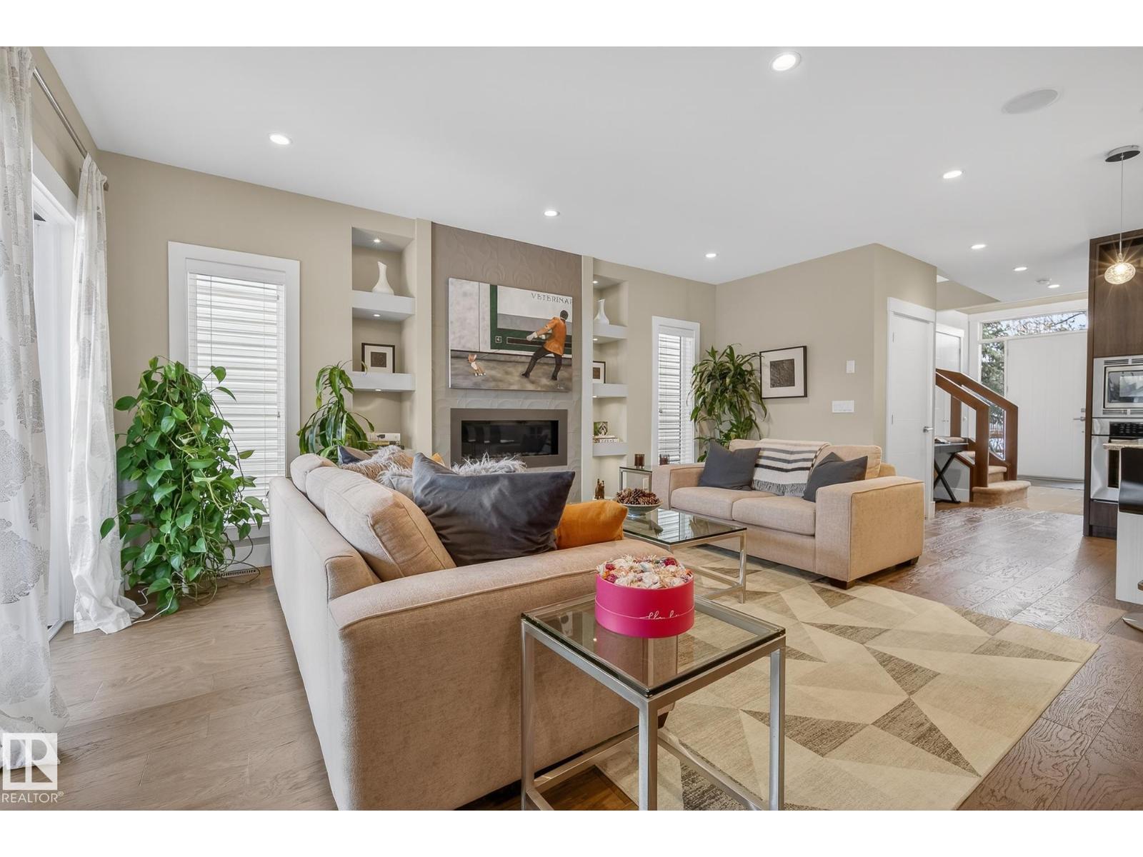 9648 83 AV NW, Edmonton