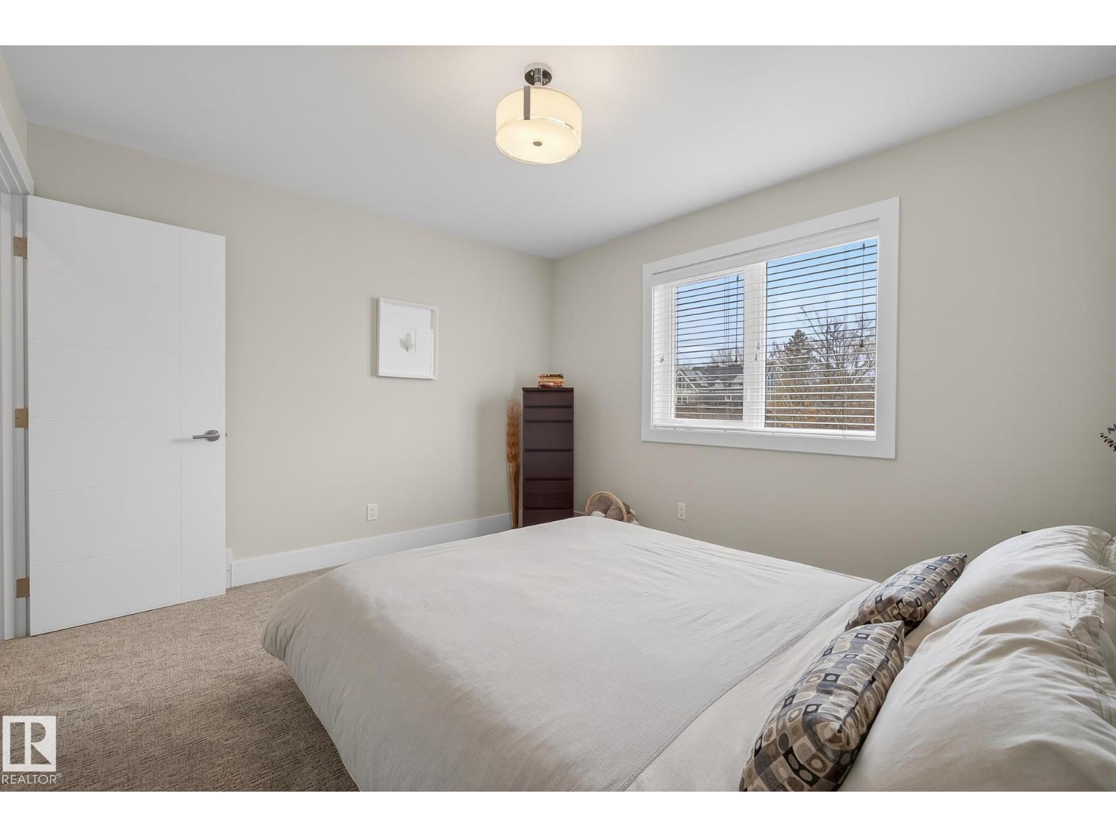 9648 83 AV NW, Edmonton