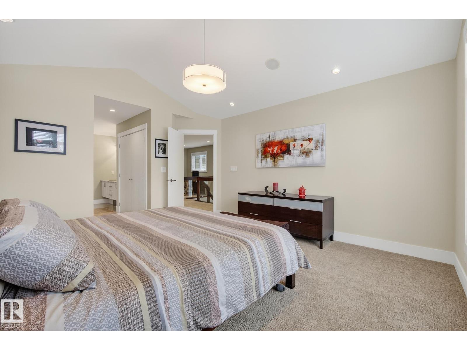 9648 83 AV NW, Edmonton