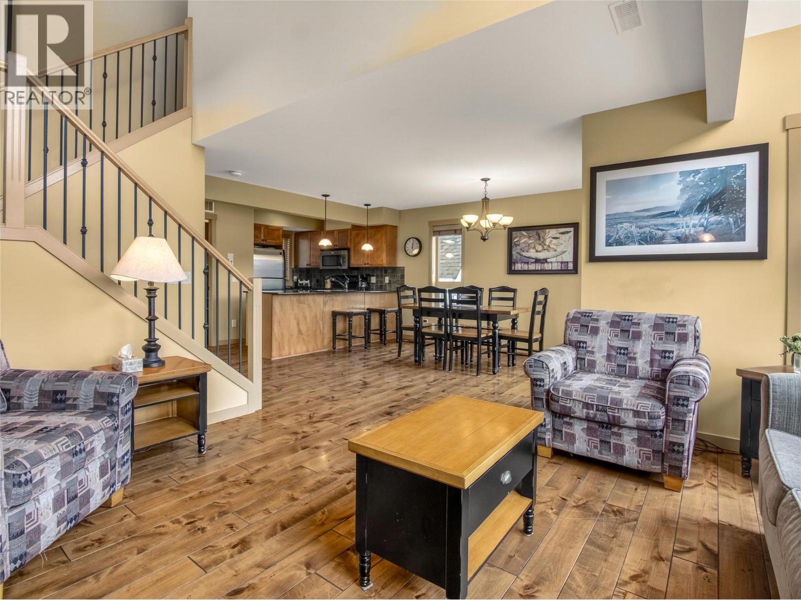 6774 LA PALMA Loop, Kelowna