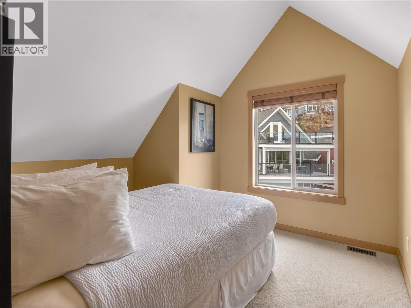 6774 LA PALMA Loop, Kelowna