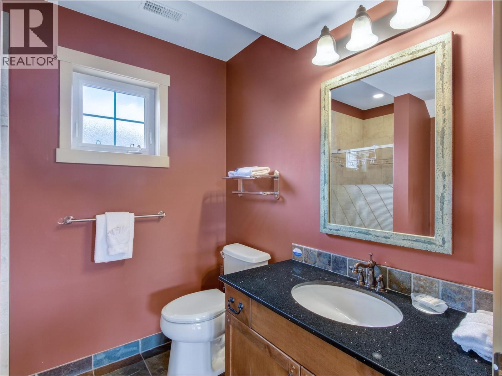 6774 LA PALMA Loop, Kelowna