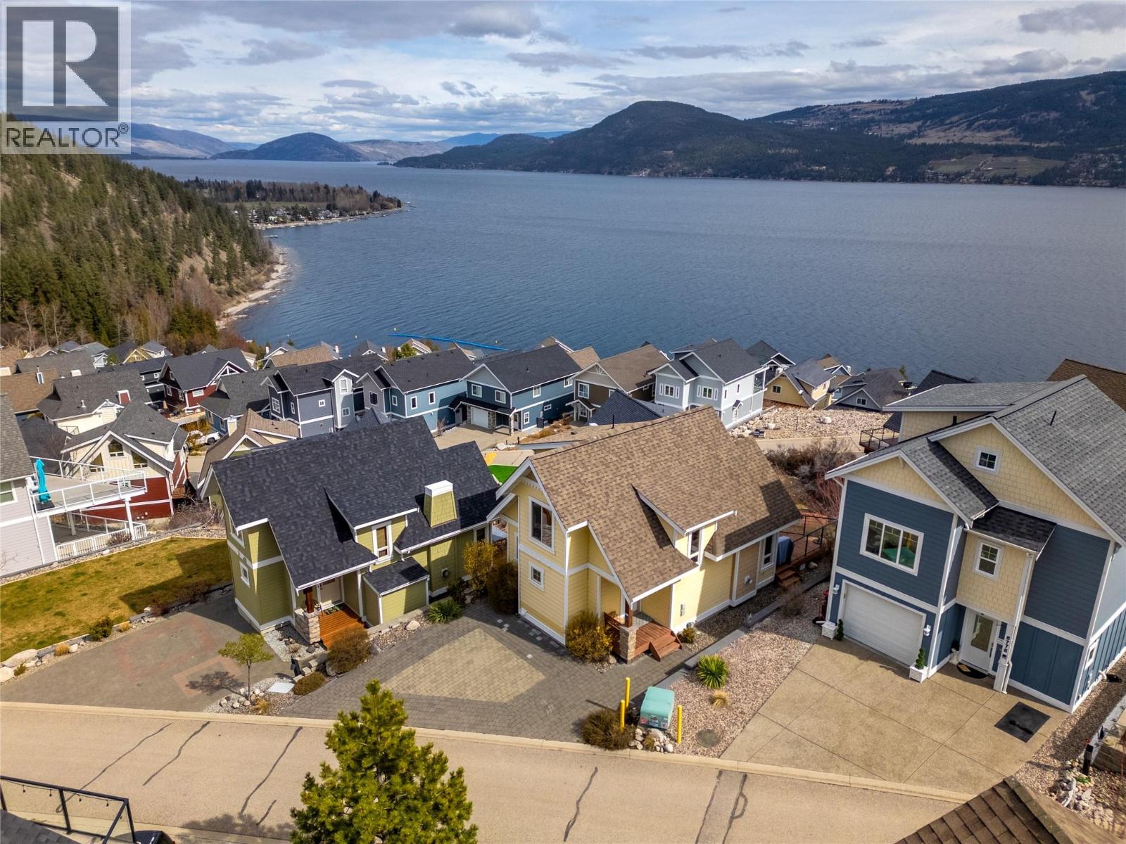 6774 LA PALMA Loop, Kelowna