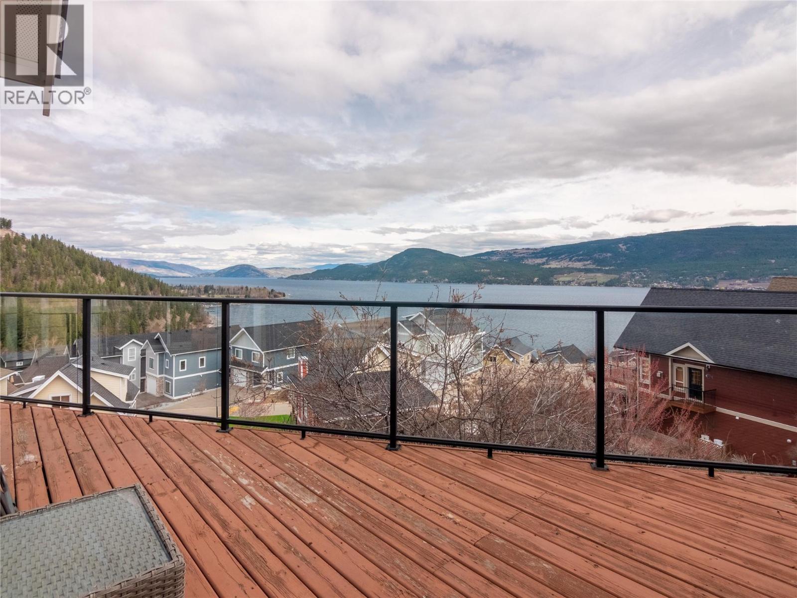 6774 LA PALMA Loop, Kelowna