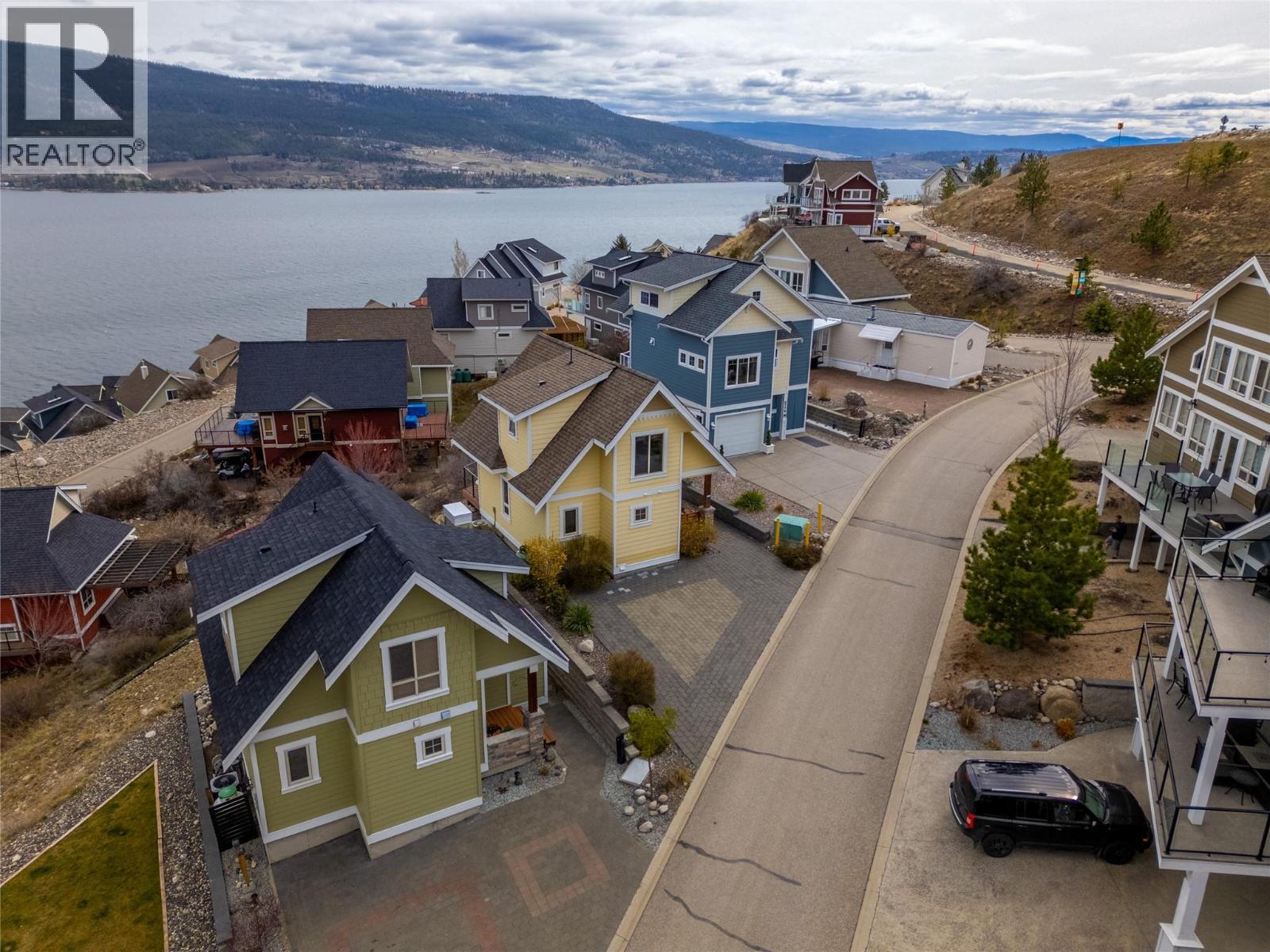 6774 LA PALMA Loop, Kelowna