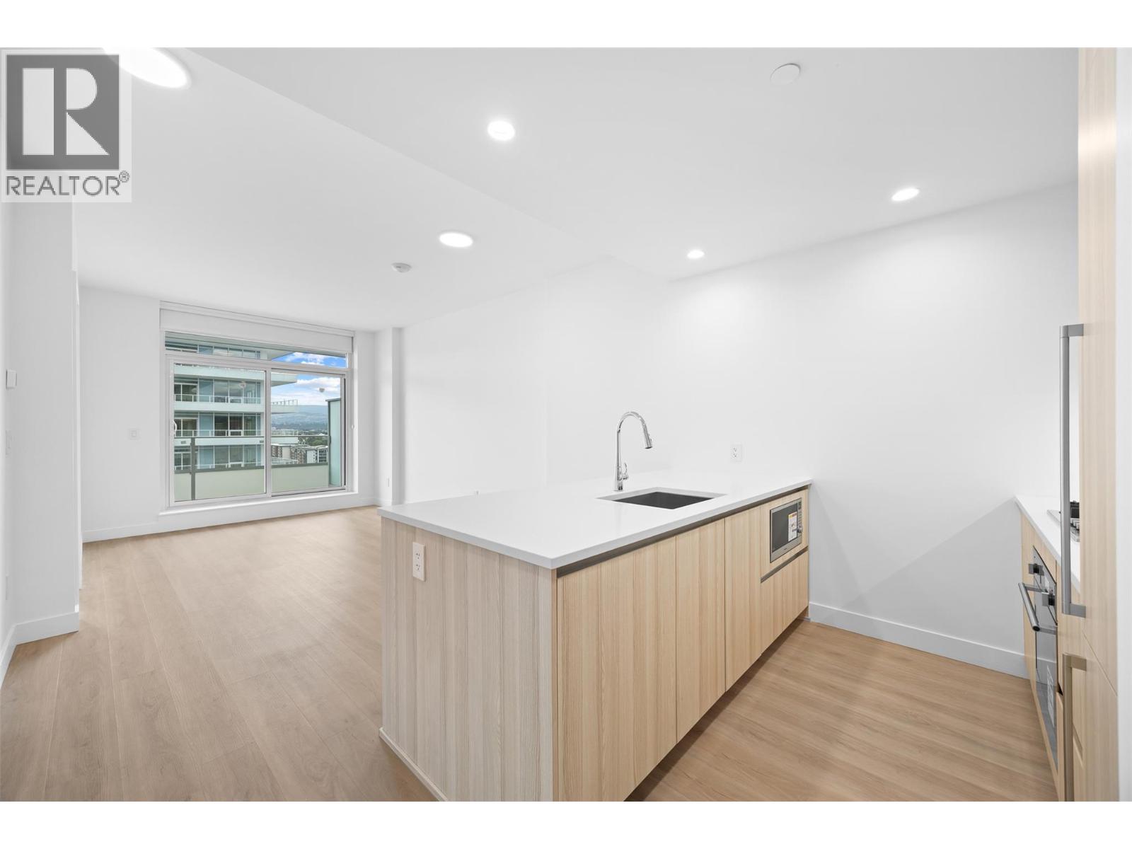 #1403 238 Leon Avenue - 5
